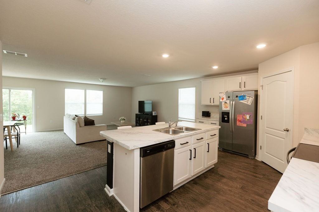 2170 Englewood Ct - Photo 3 of 15