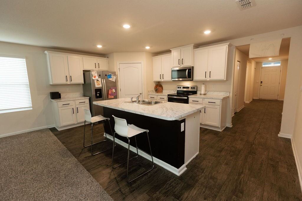 2170 Englewood Ct - Photo 4 of 15