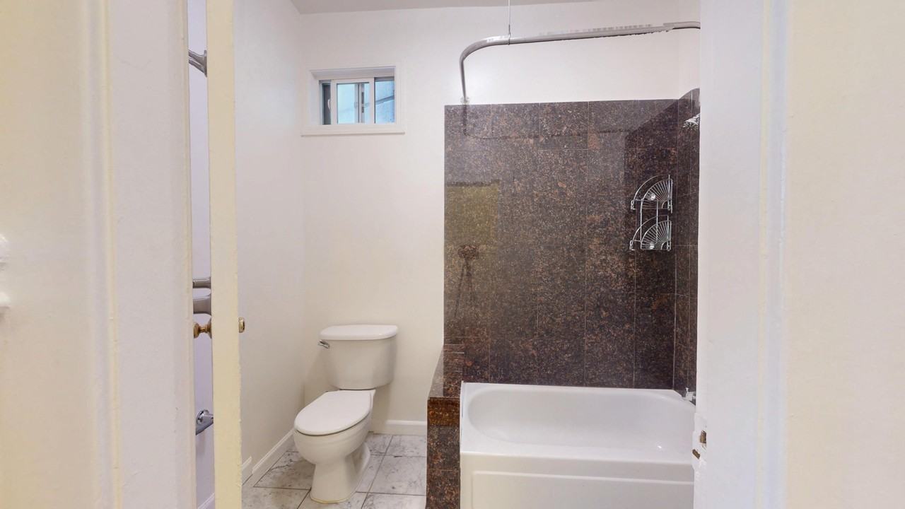 1547 Clay Street - Photo 3 of 8