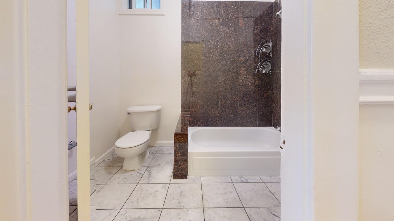 1547 Clay Street - Photo 6 of 8