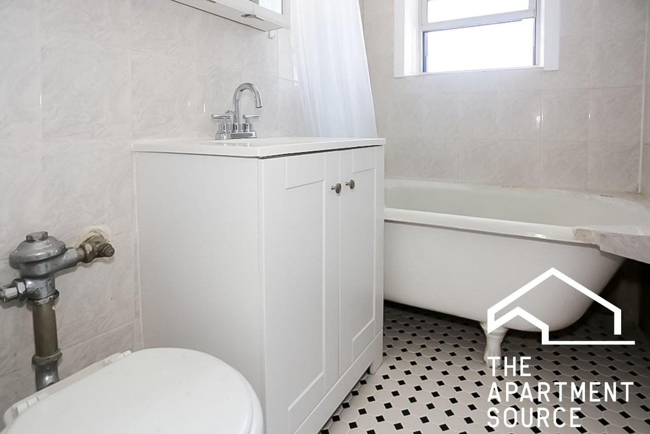 3263 W Wrightwood Ave #2Q - Photo 4 of 9