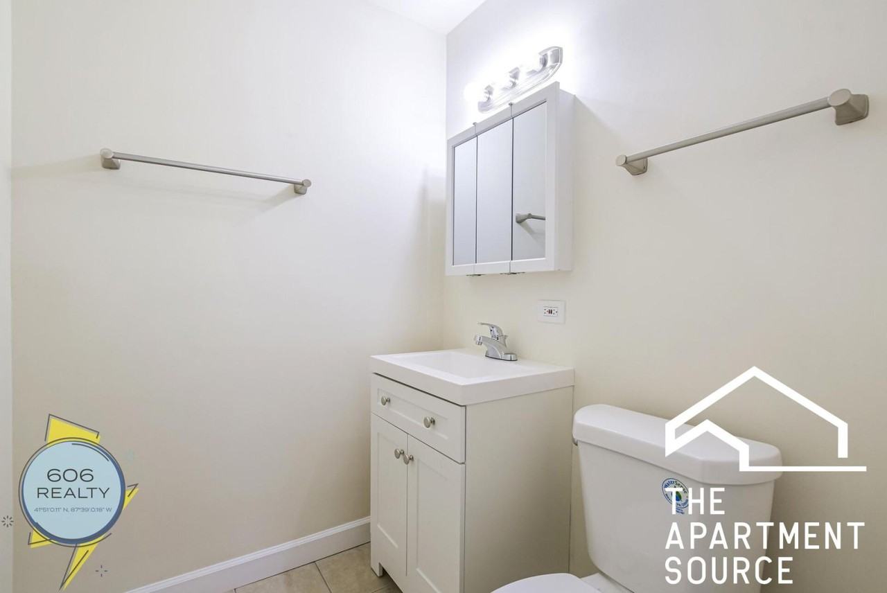 1039 College Ave #2E - Photo 4 of 28