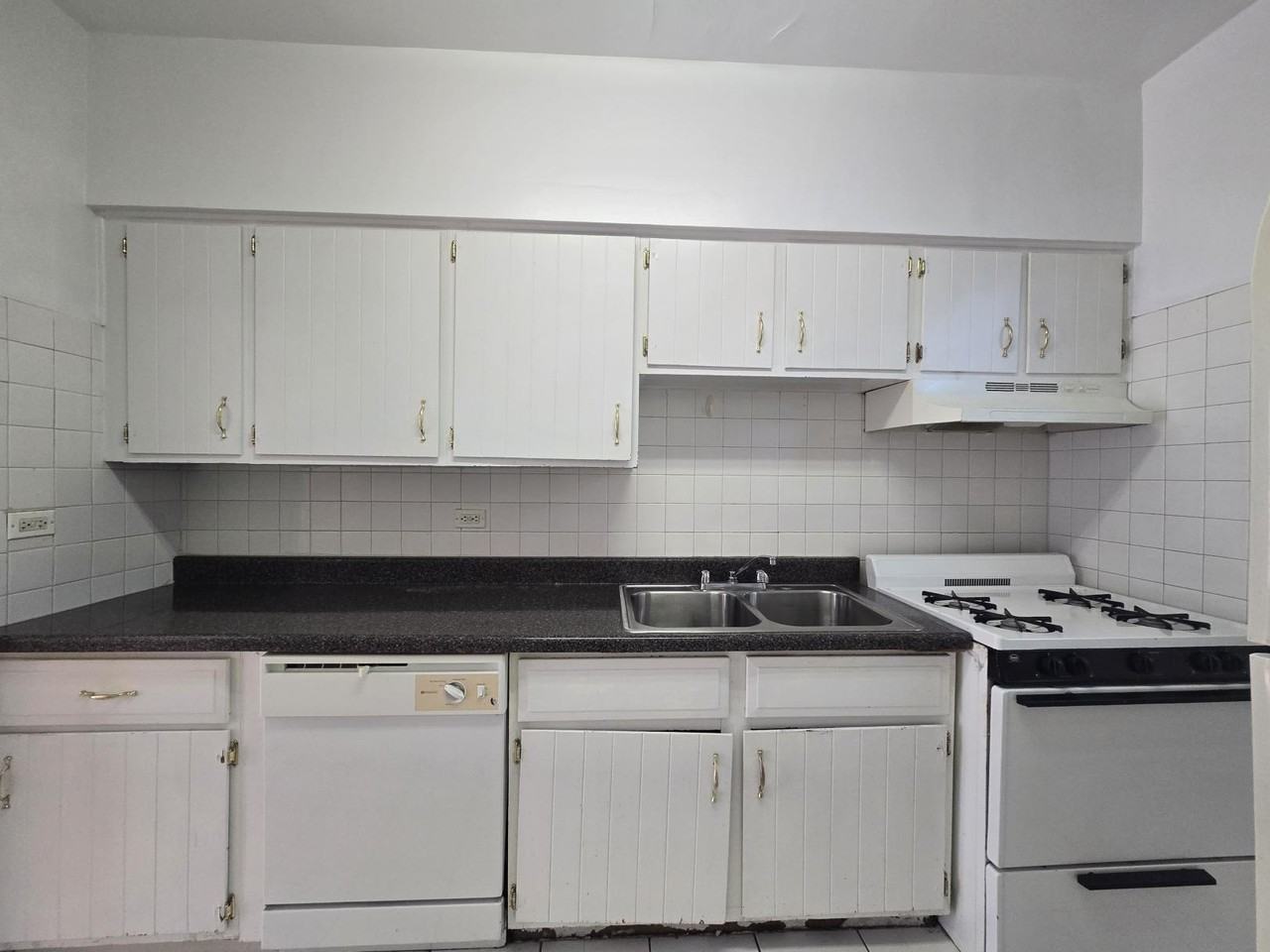 828 Reba Pl #1S - Photo 2 of 5