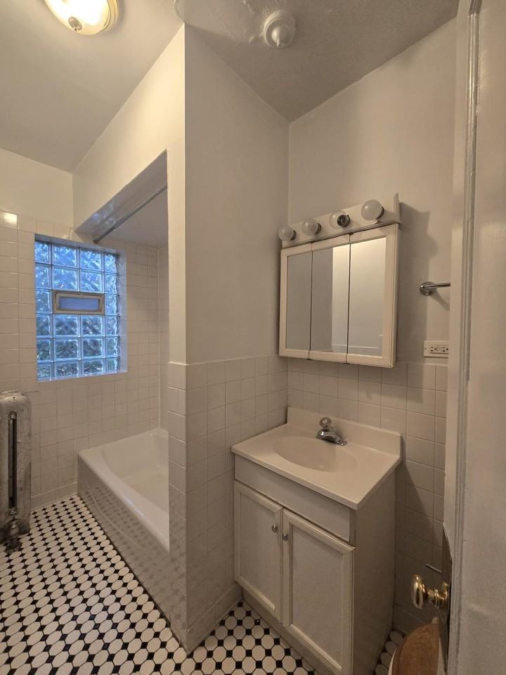 828 Reba Pl #1S - Photo 4 of 5