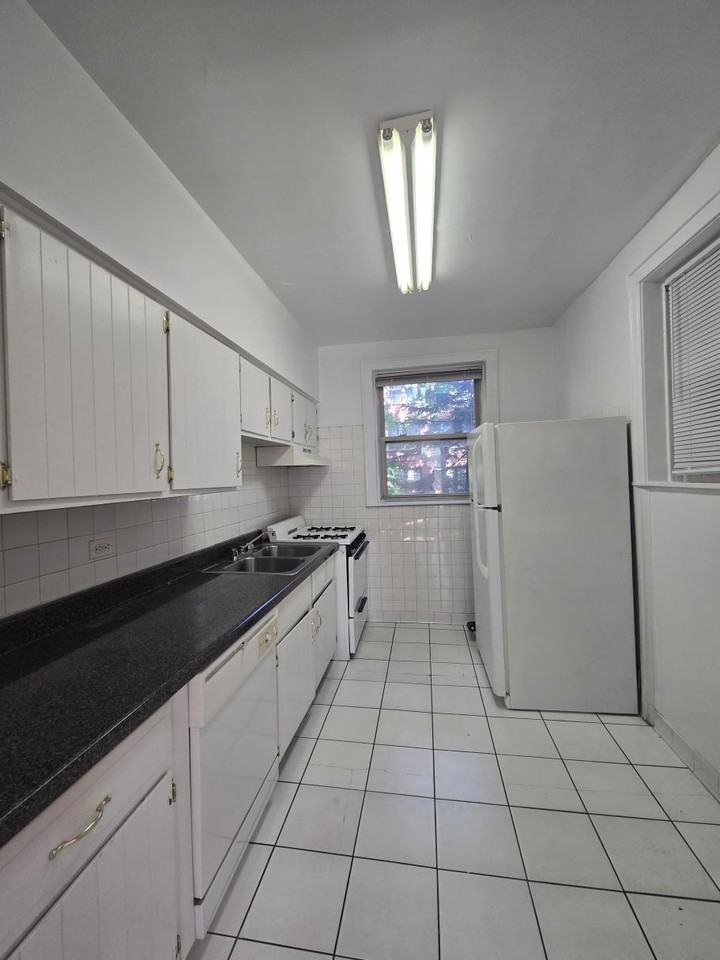 828 Reba Pl #1S - Photo 5 of 5