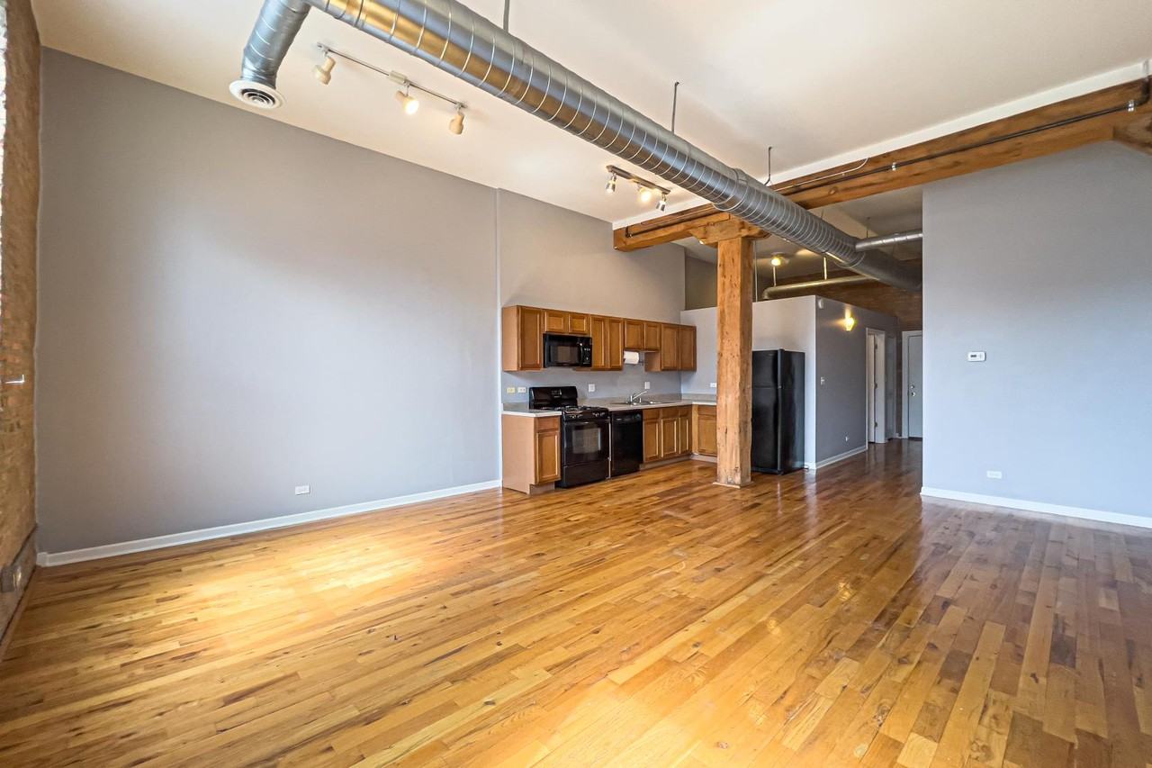 1822 S Bishop St #309 - Photo 2 of 18