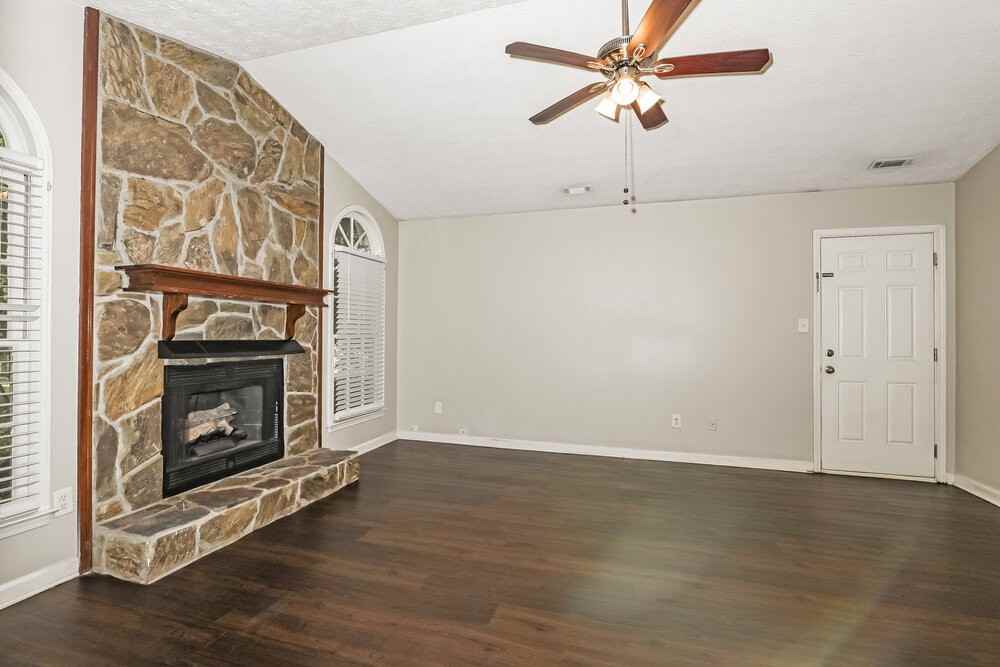 465 Rosehill Dr - Photo 3 of 16