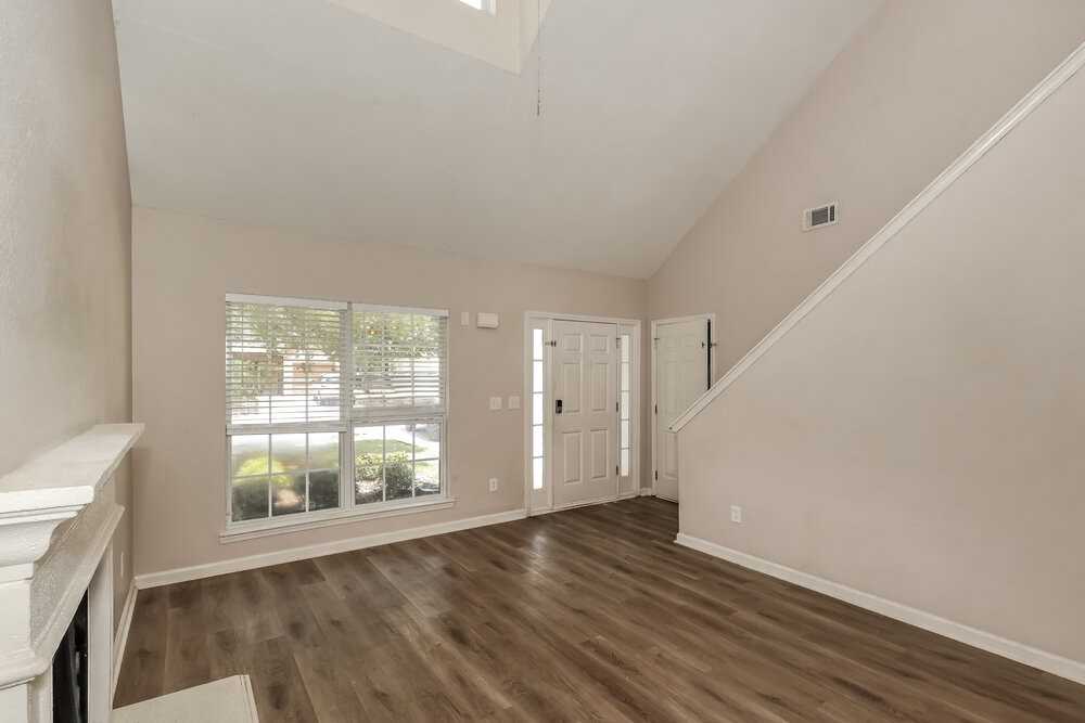 4423 Ravenwood Dr - Photo 6 of 17