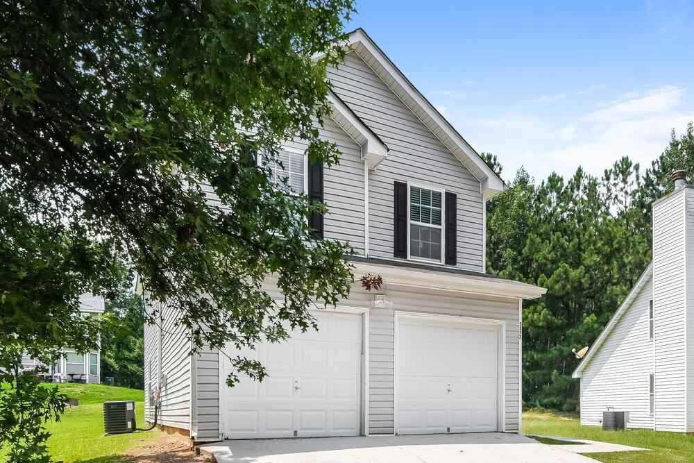 5577 Waverly Park - Photo 4 of 17