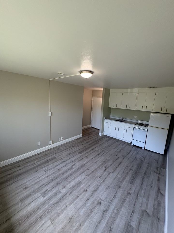 5499 Claremont Ave #36 - Photo 2 of 9