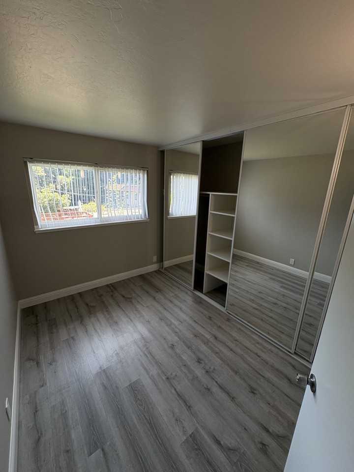 5499 Claremont Ave #36 - Photo 4 of 9