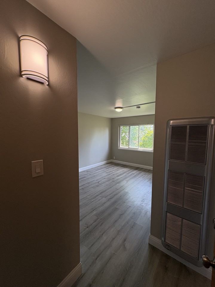 5499 Claremont Ave #36 - Photo 5 of 9