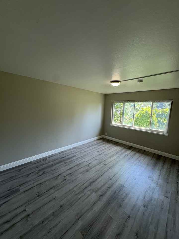 5499 Claremont Ave #36 - Photo 6 of 9