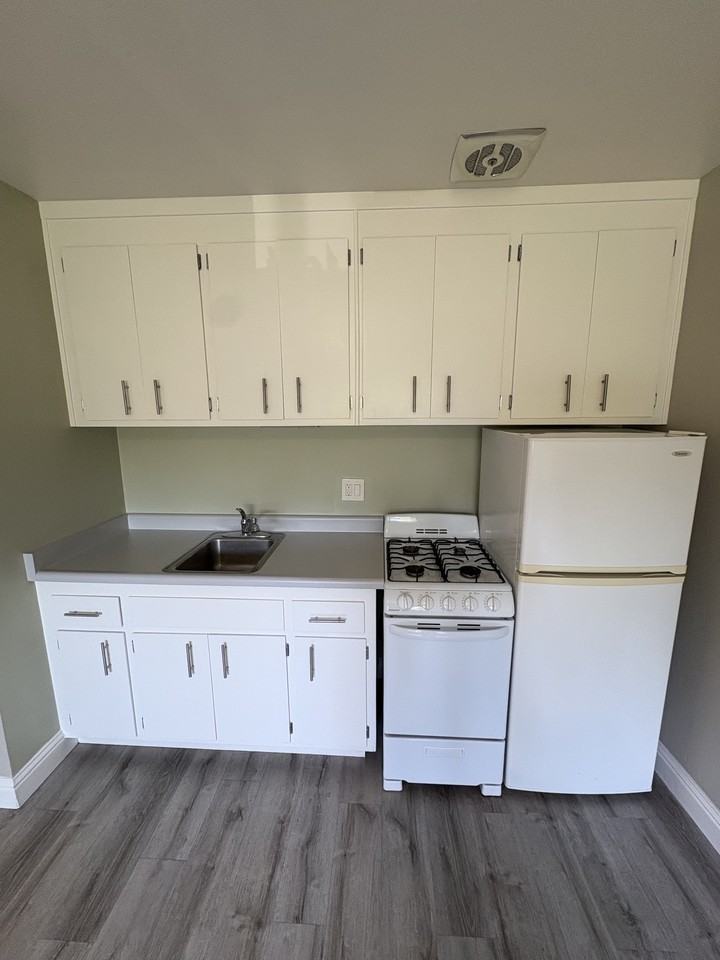 5499 Claremont Ave #36 - Photo 7 of 9