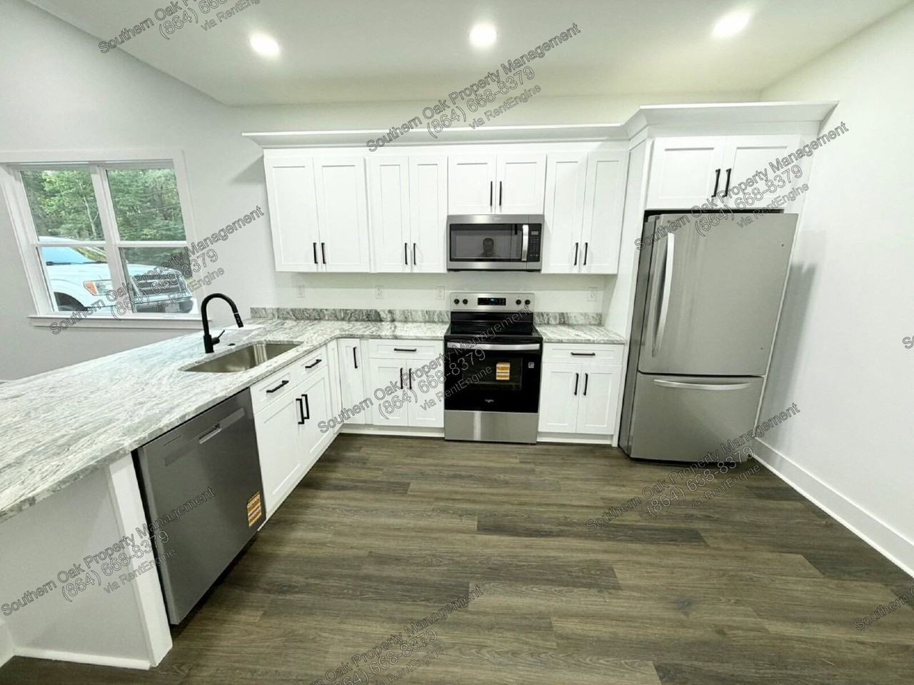 306 Hickory Trl - Photo 4 of 15