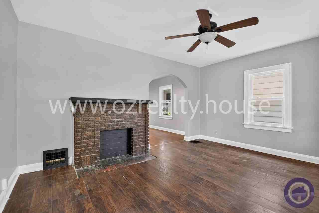 2034 Berkshire Pl - Photo 3 of 22