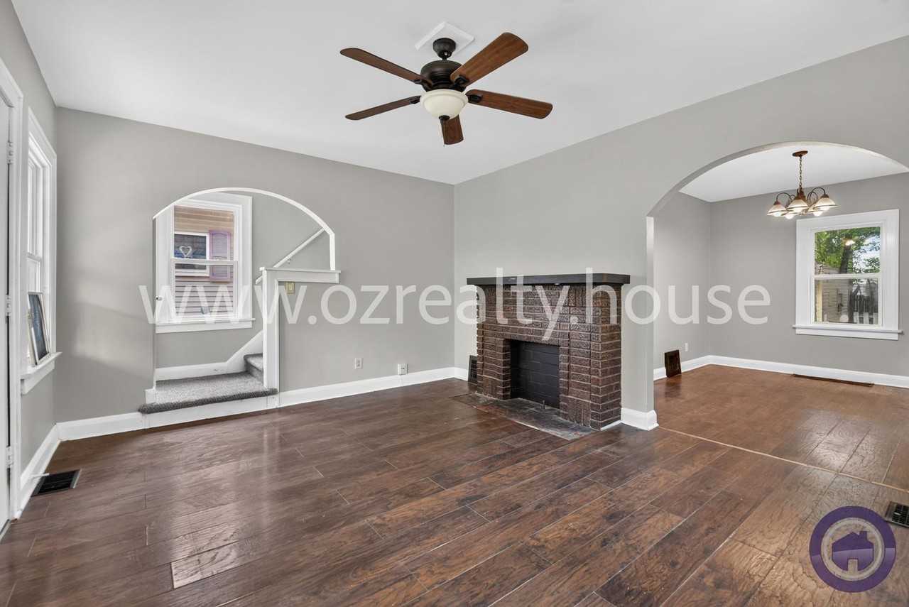 2034 Berkshire Pl - Photo 4 of 22
