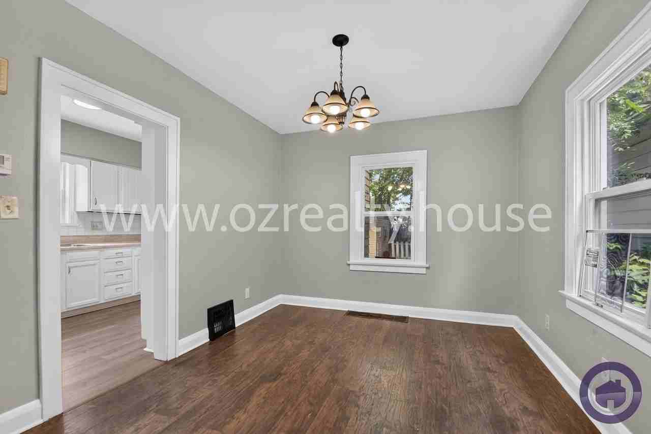 2034 Berkshire Pl - Photo 6 of 22