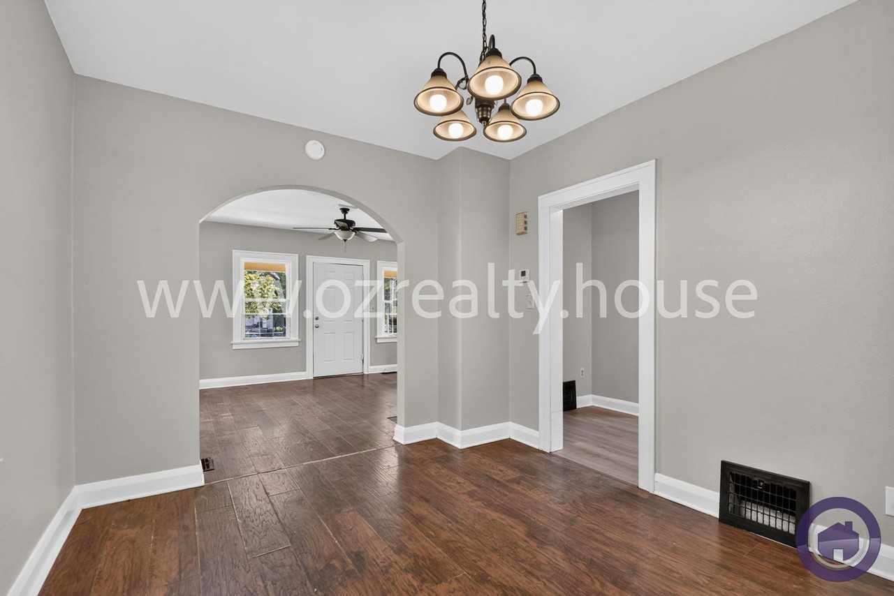 2034 Berkshire Pl - Photo 7 of 22