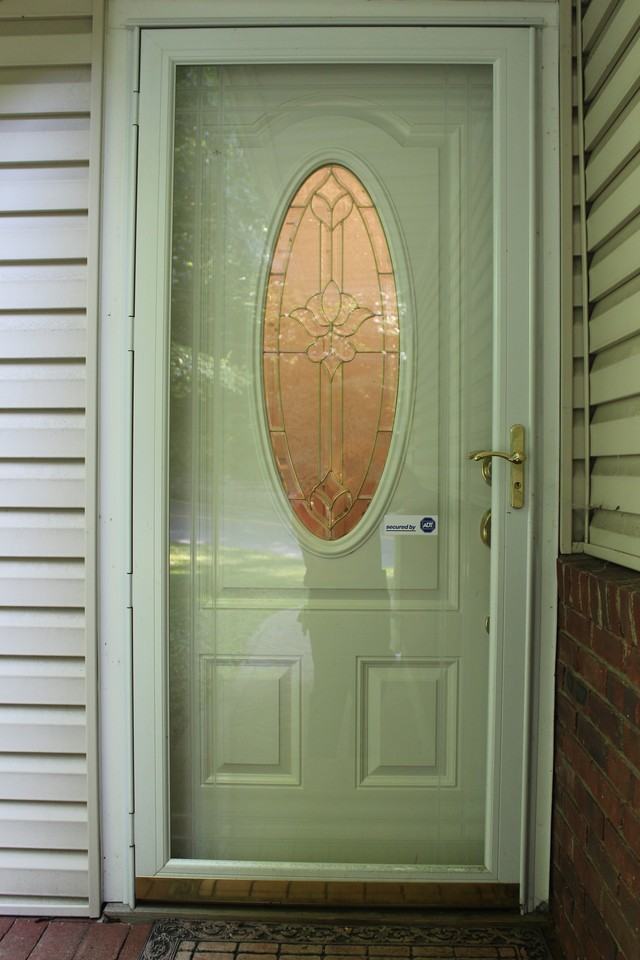 137 Colonial Road - Photo 2 of 26