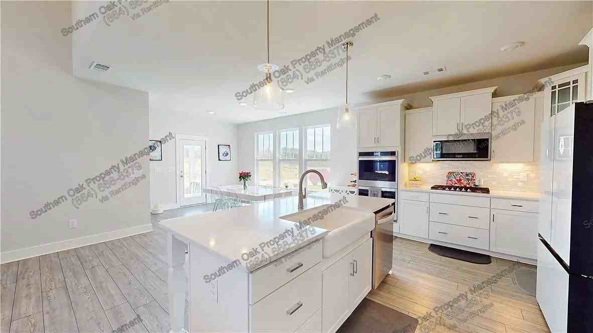 155 Founders Blvd - Photo 2 of 13