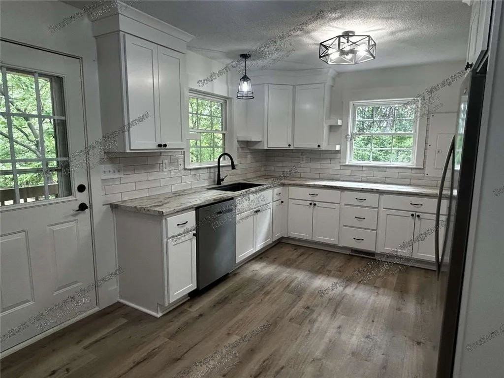 107 Ledbetter Ln - Photo 5 of 18
