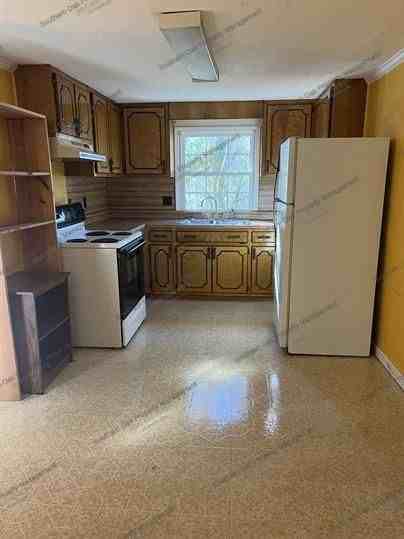 115 Moore St - Photo 3 of 10
