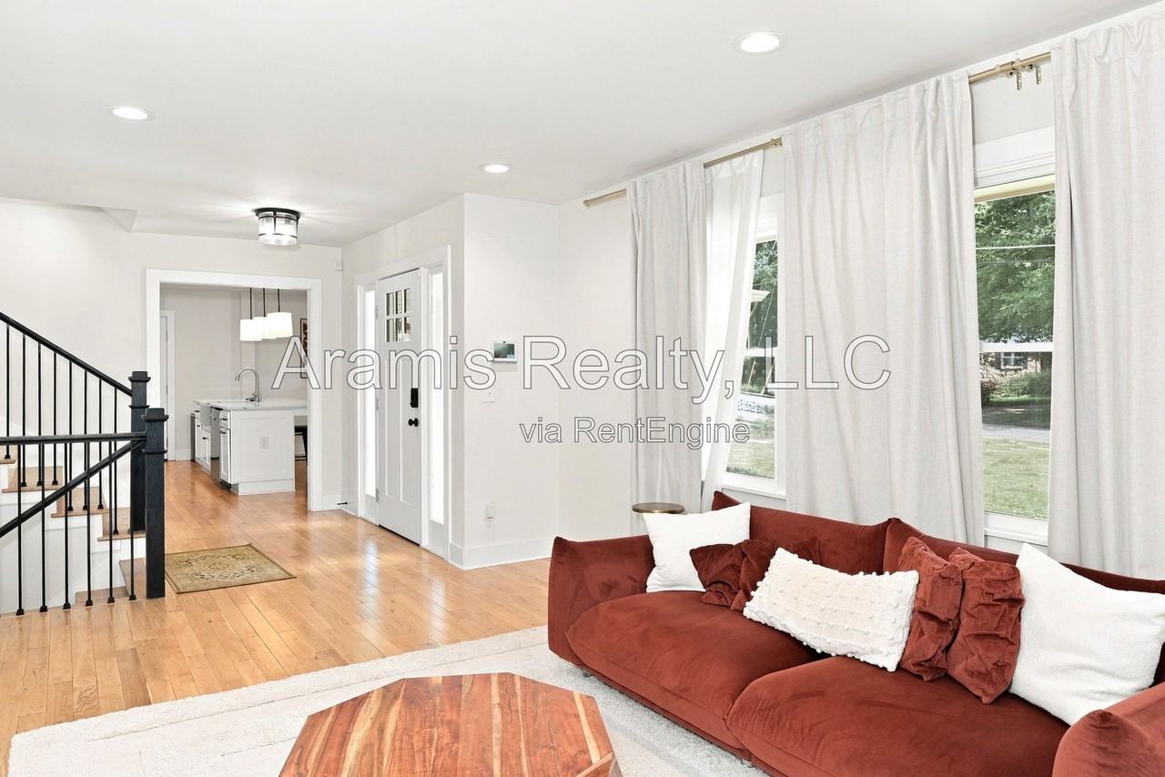2376 Spring Creek Rd - Photo 2 of 20