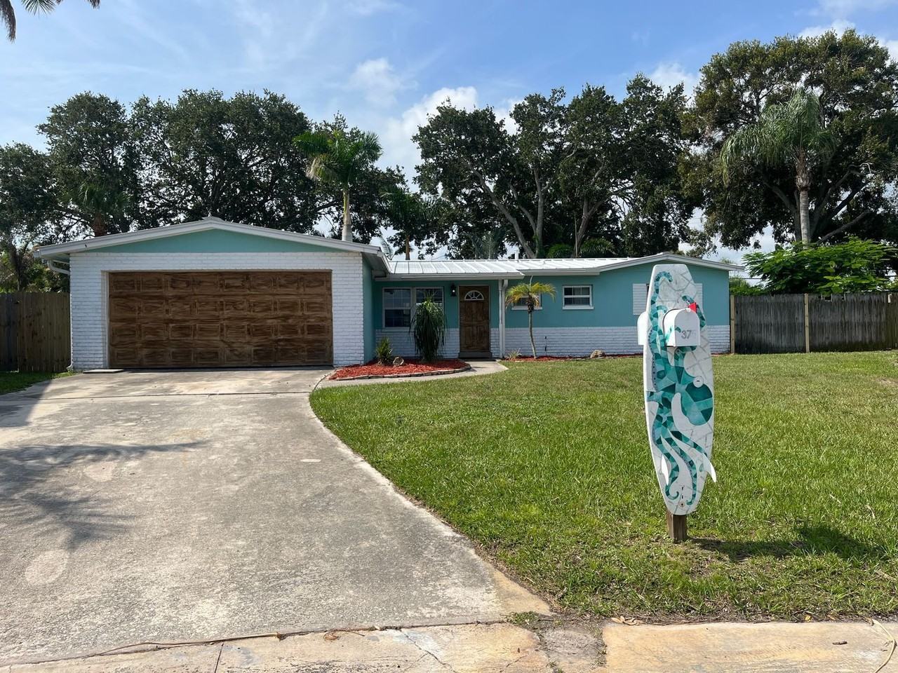 375 Carrousel Ct - Photo 2 of 27