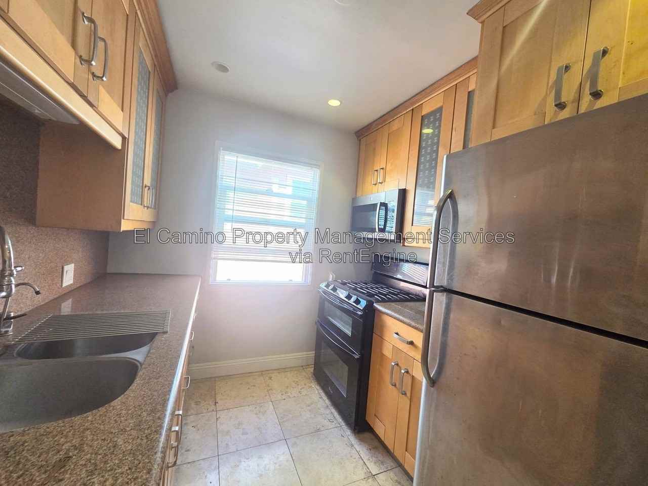 1036 E 2nd St #7 - Photo 5 of 16