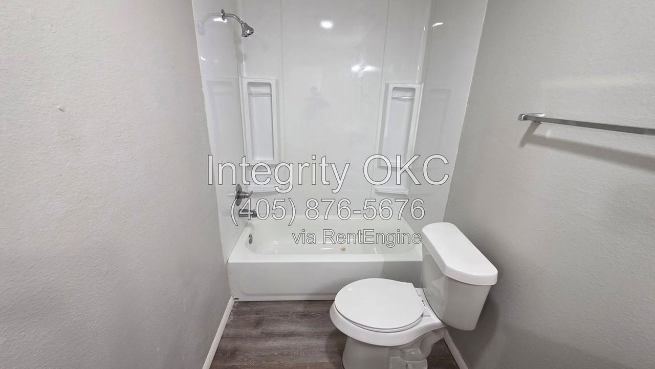 3905 N Rockwell Ave #113 - Photo 6 of 19