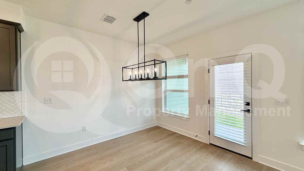 1016 Brickell Loop #B - Photo 4 of 26