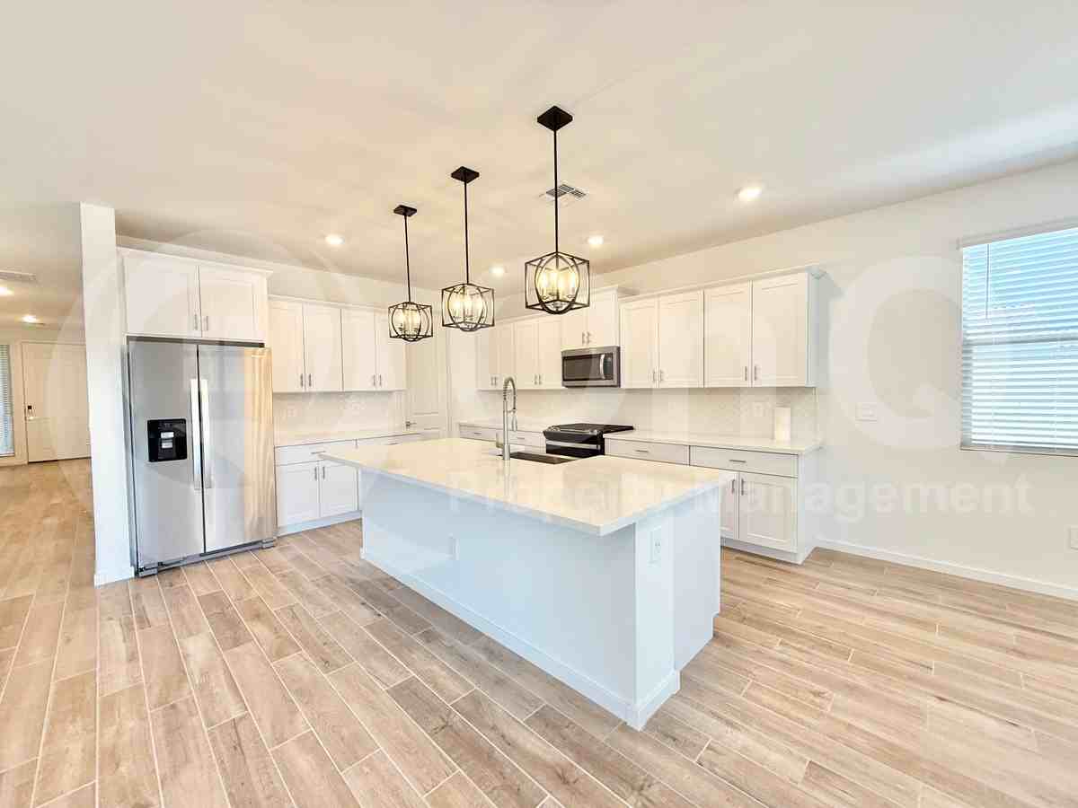 4281 W Hannah St - Photo 2 of 31
