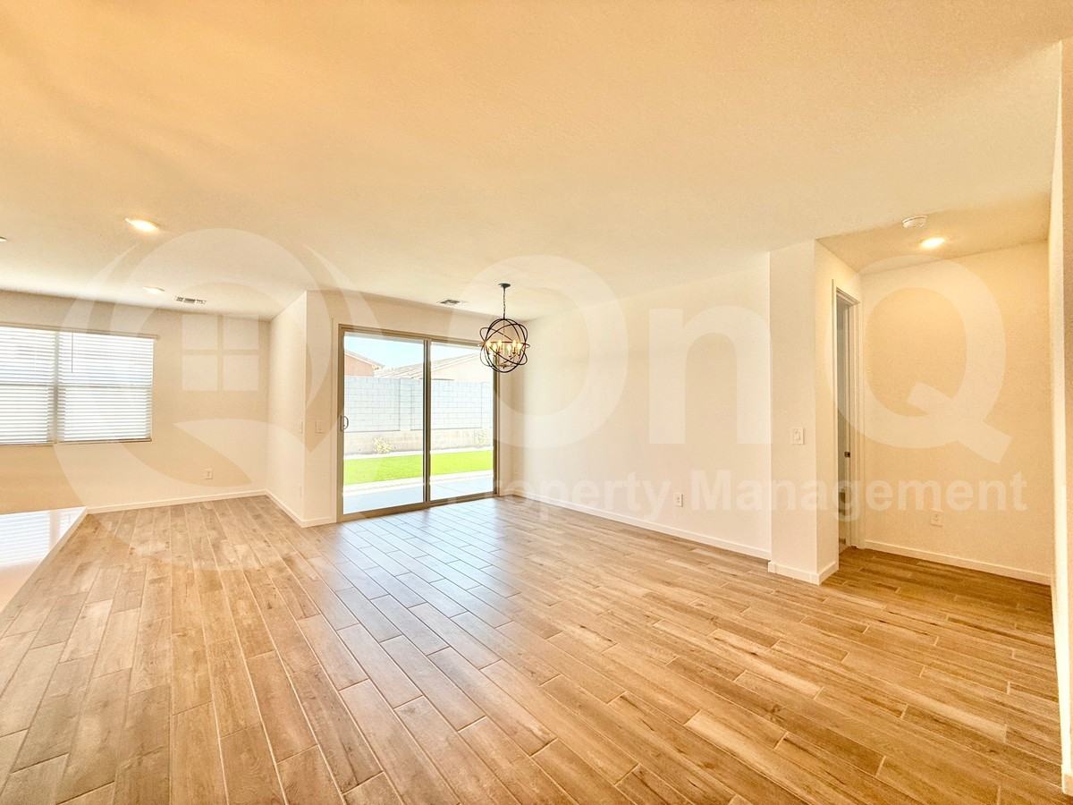 4281 W Hannah St - Photo 6 of 31
