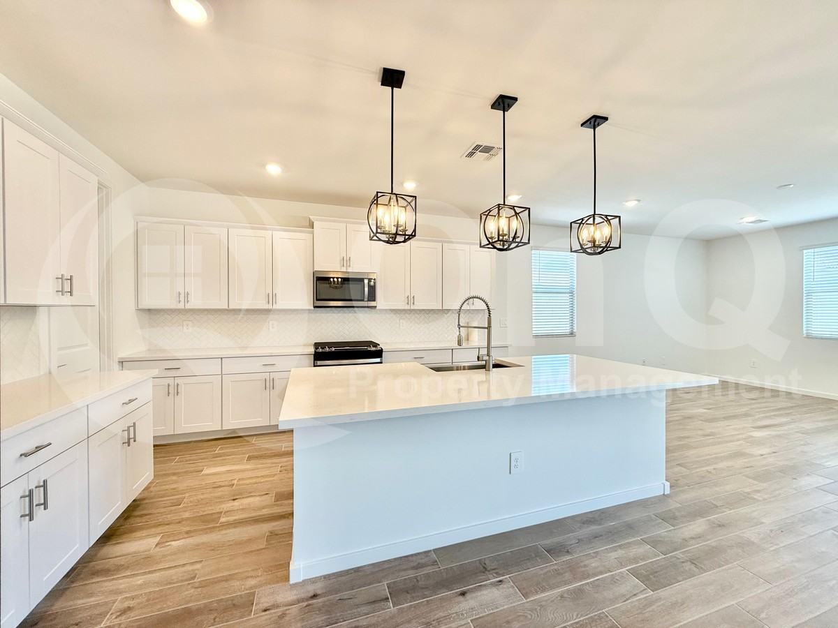 4281 W Hannah St - Photo 5 of 31