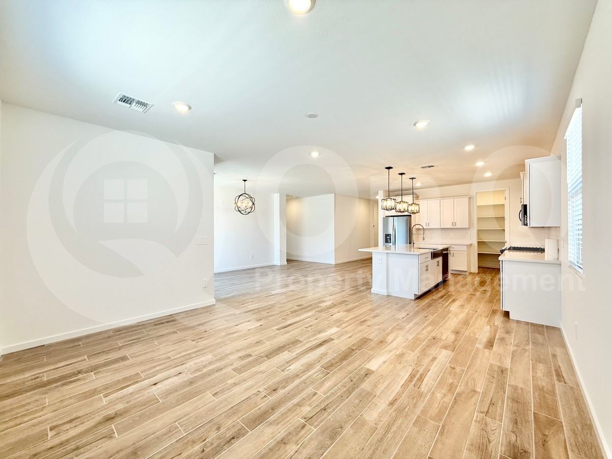 4281 W Hannah St - Photo 7 of 31
