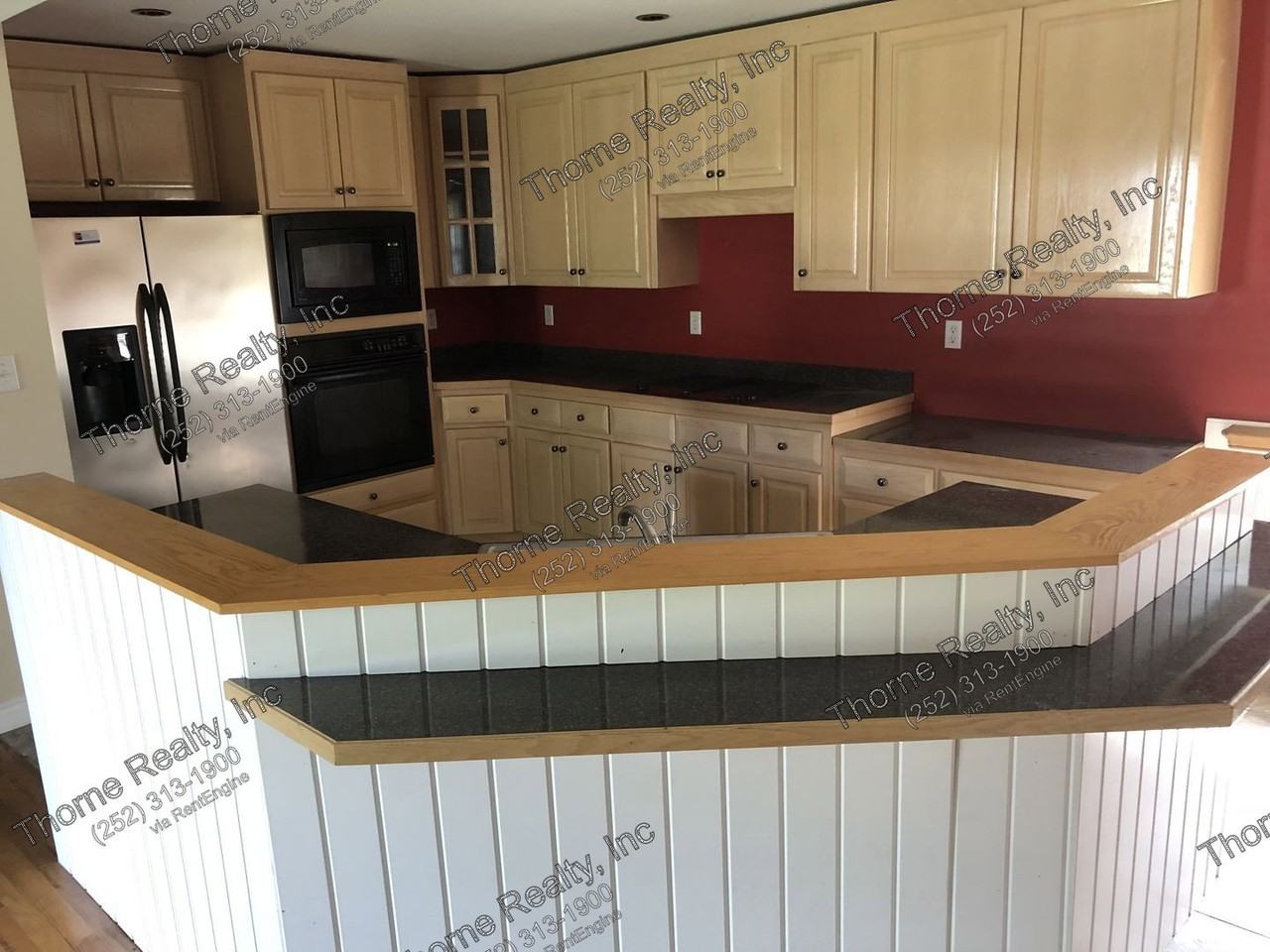 1711 Woodlawn Dr - Photo 3 of 13