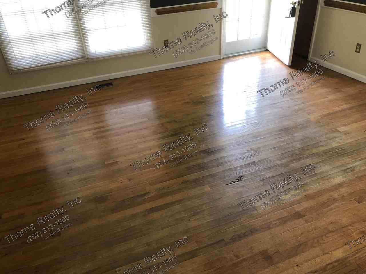 1711 Woodlawn Dr - Photo 4 of 13