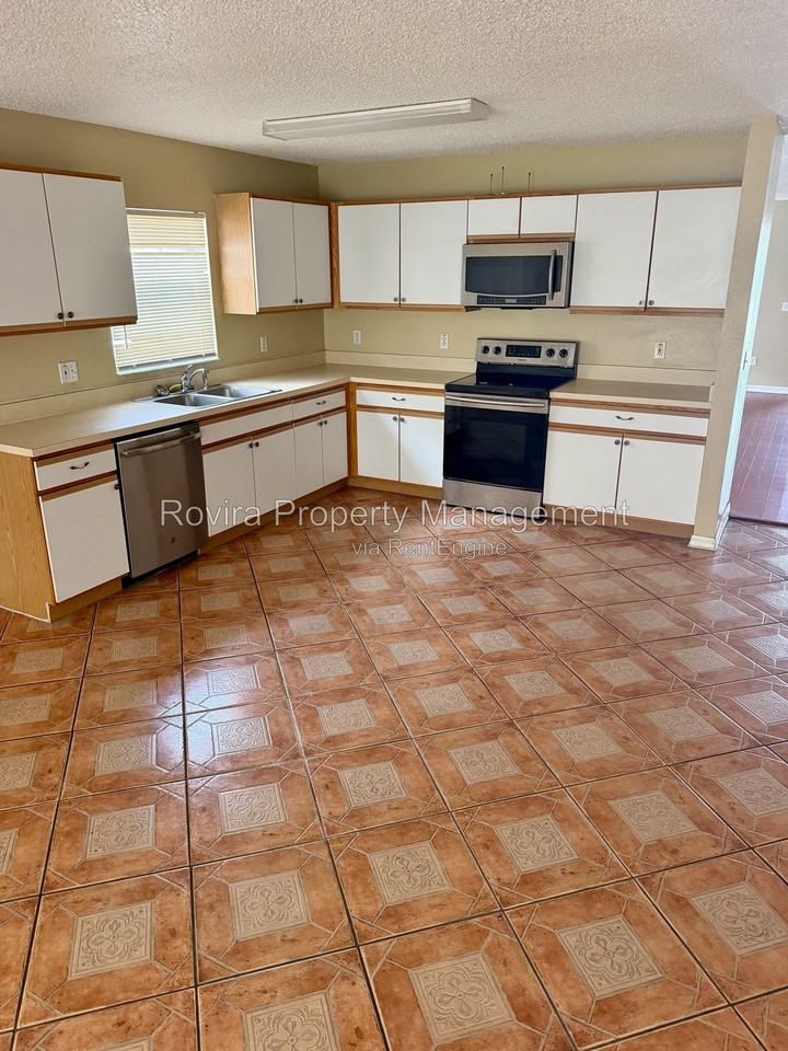 1326 Aguacate Ct - Photo 4 of 15