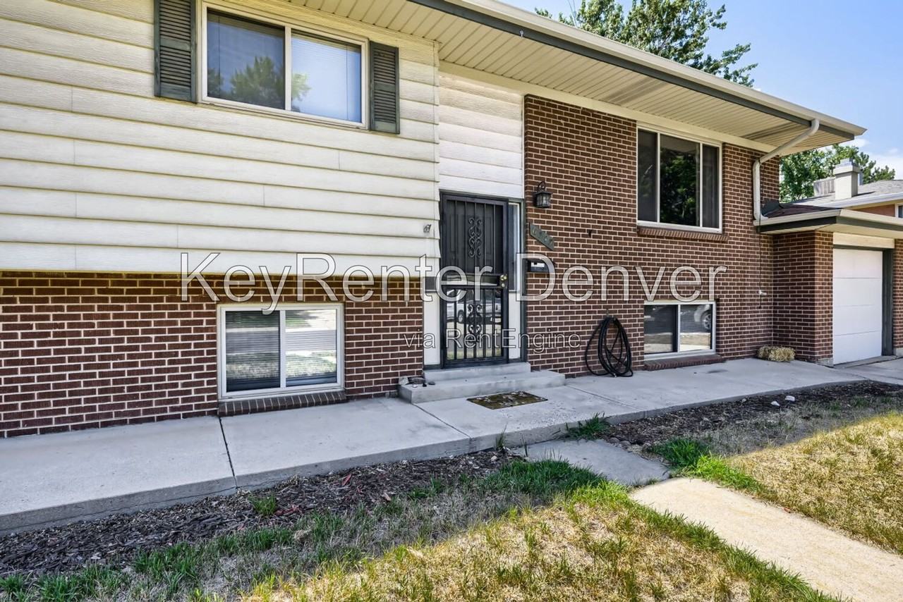 6313 Pierson St - Photo 2 of 23