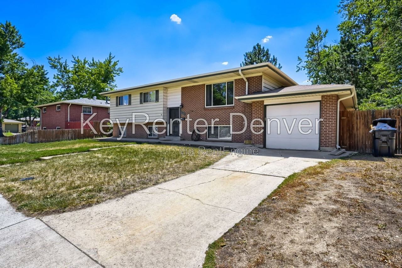 6313 Pierson St - Photo 3 of 23