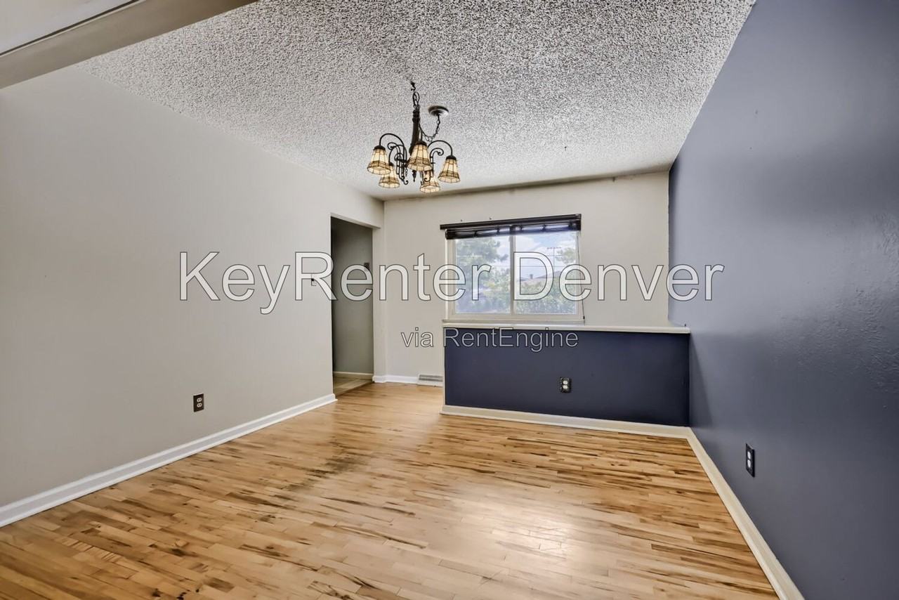 6313 Pierson St - Photo 7 of 23