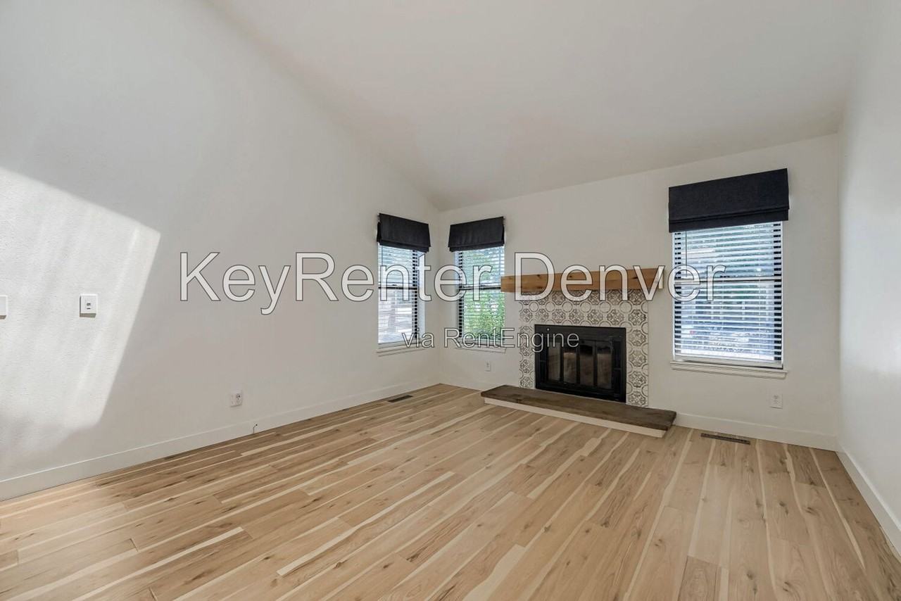 4603 S Fraser Ct - Photo 6 of 18