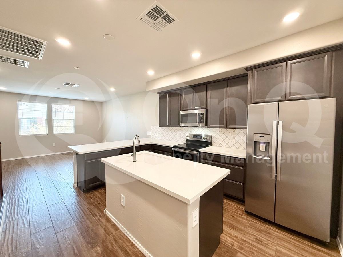 1823 E Chelsea Ln #105 - Photo 3 of 19