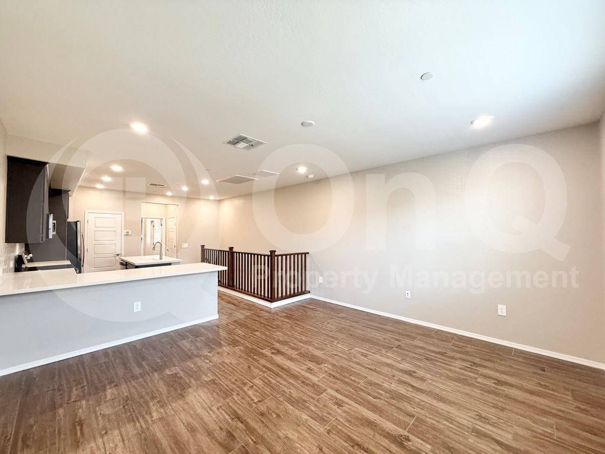 1823 E Chelsea Ln #105 - Photo 5 of 19