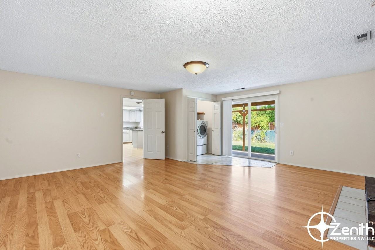 12719 Ne 10th Ave - Photo 5 of 34