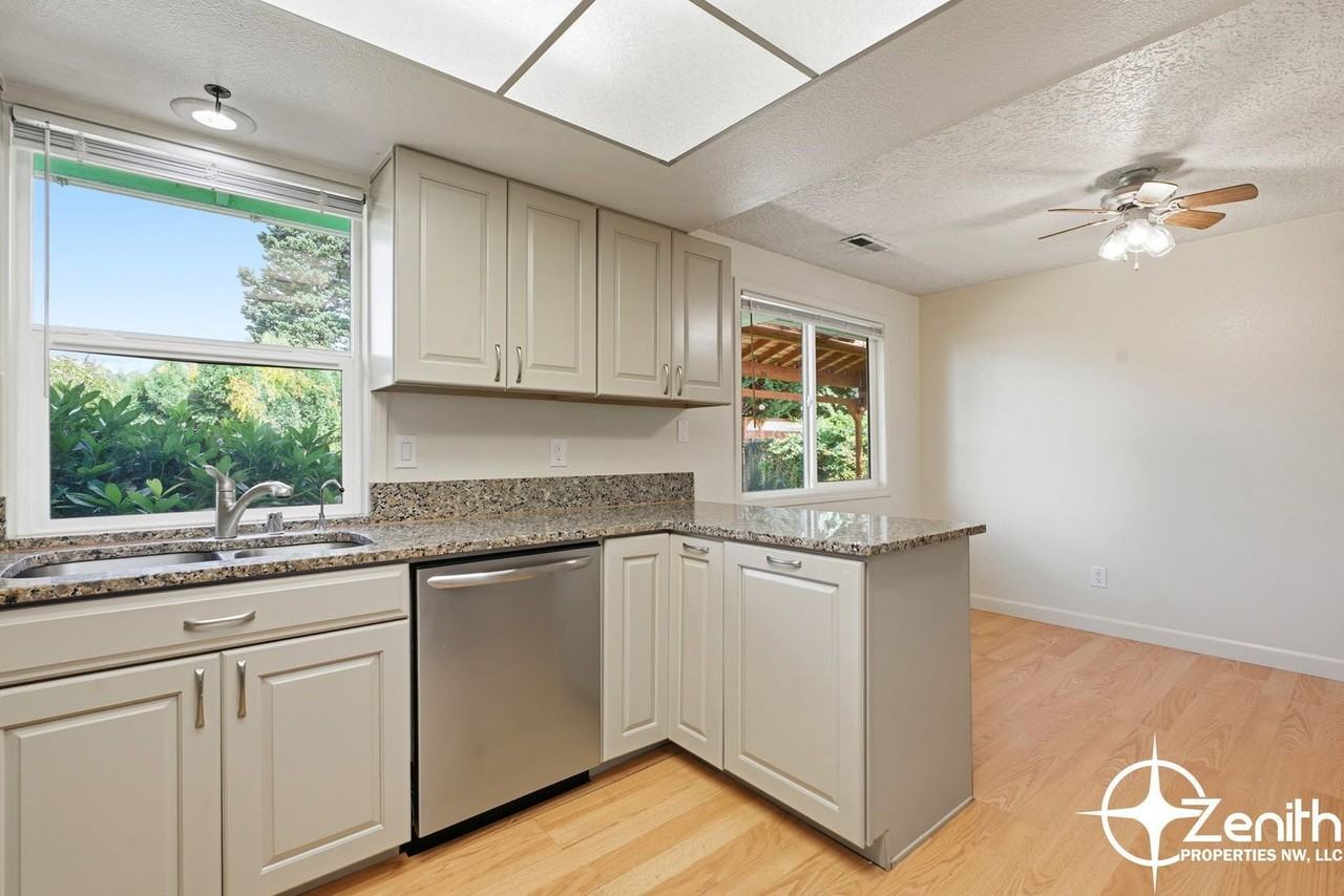 12719 Ne 10th Ave - Photo 6 of 34