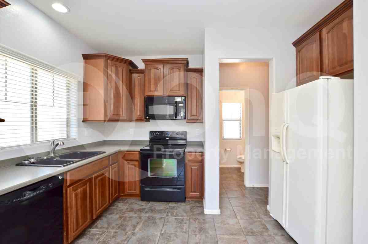 553 N Ranger Trl - Photo 6 of 25