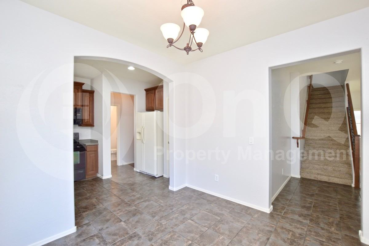 553 N Ranger Trl - Photo 7 of 25