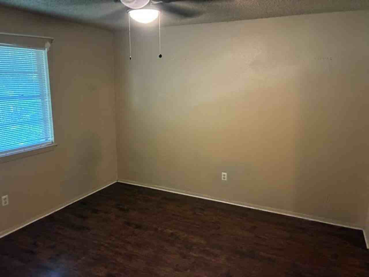 208 N Vandeveer St - Photo 7 of 11